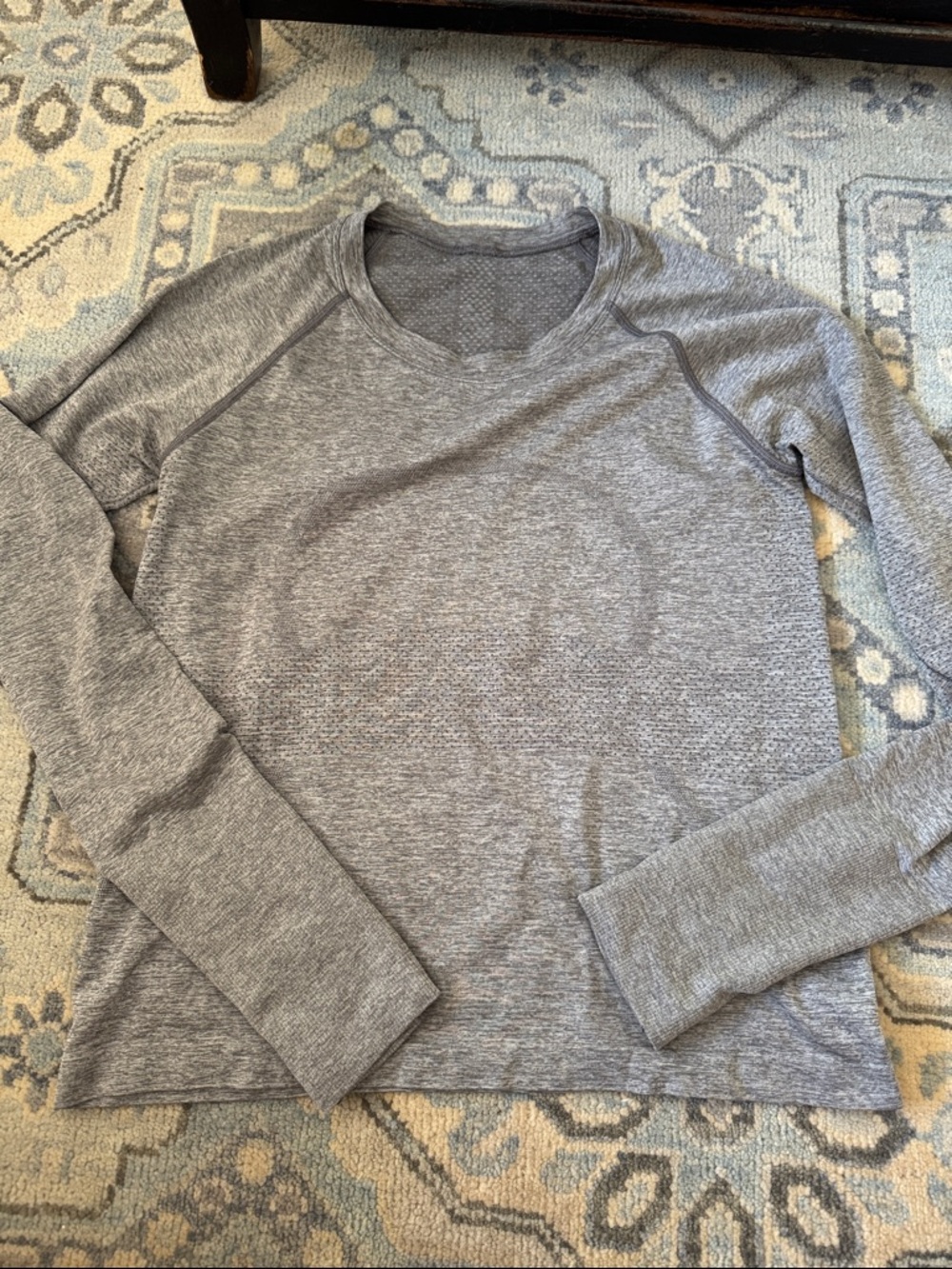 lululemon athletica Heather Gray Long Sleeve Tee
